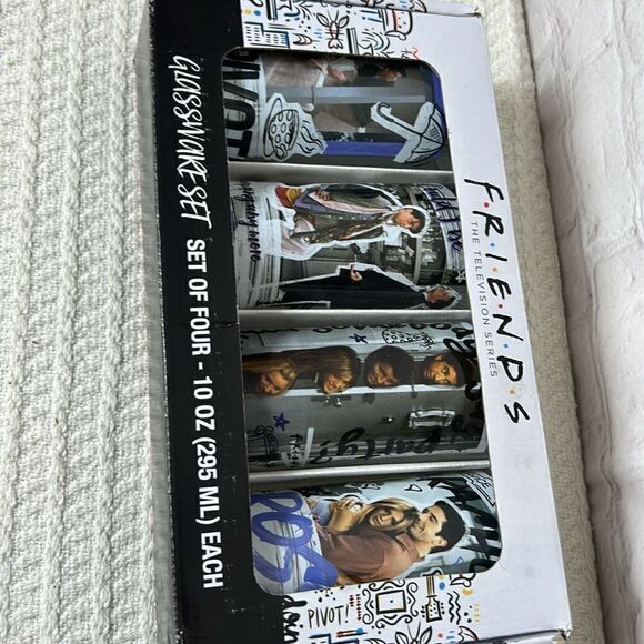 Friends Tv Series 10oz Glassware Set of 4 - Picture 4 of 6